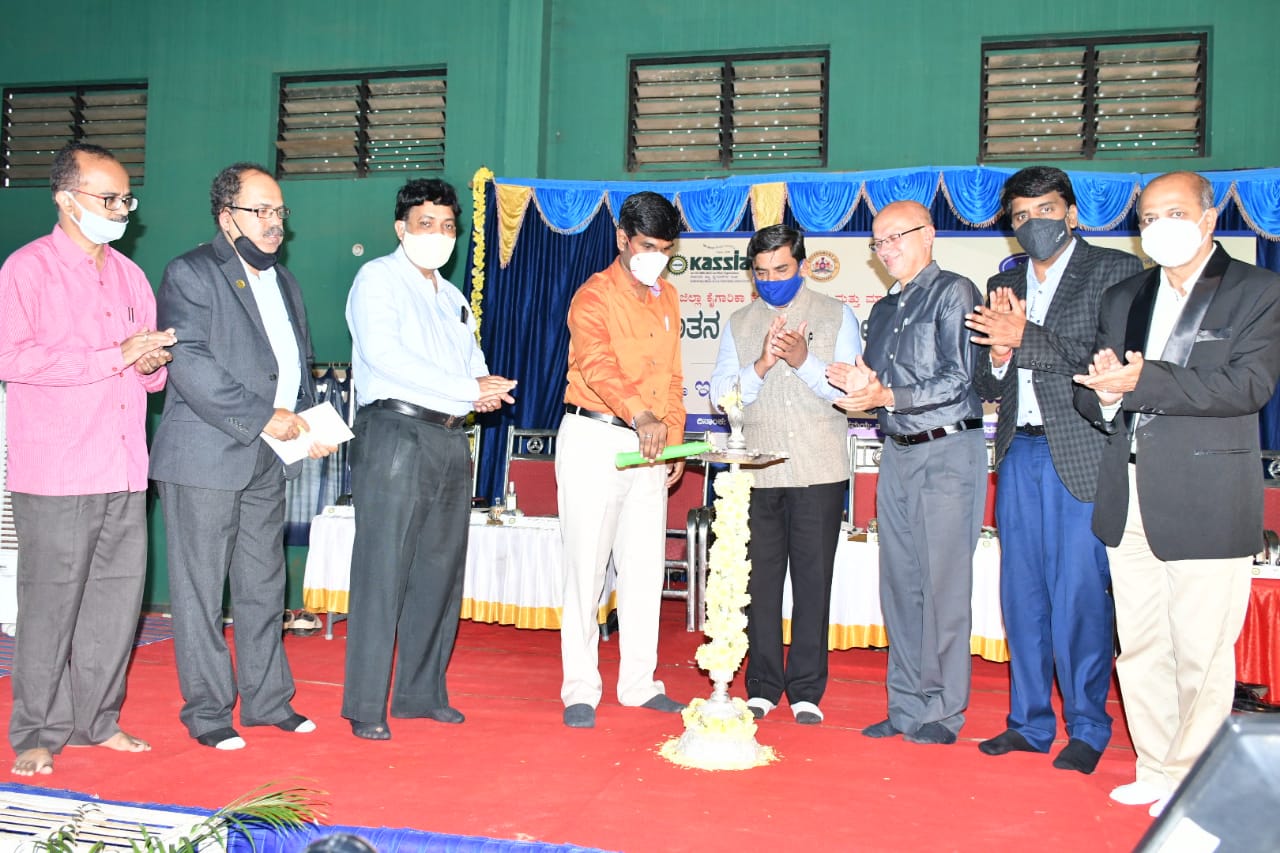 ಶಿವಮೊಗ್ಗದಲ್ಲಿ ಕೈಗಾರಿಕೆಗಳ ಸ್ಥಾಪನೆಗೆ ಪೂರಕ ವಾತಾವರಣ: ಜಿಲ್ಲಾಧಿಕಾರಿ ಕೆ.ಬಿ.ಶಿವಕುಮಾರ್