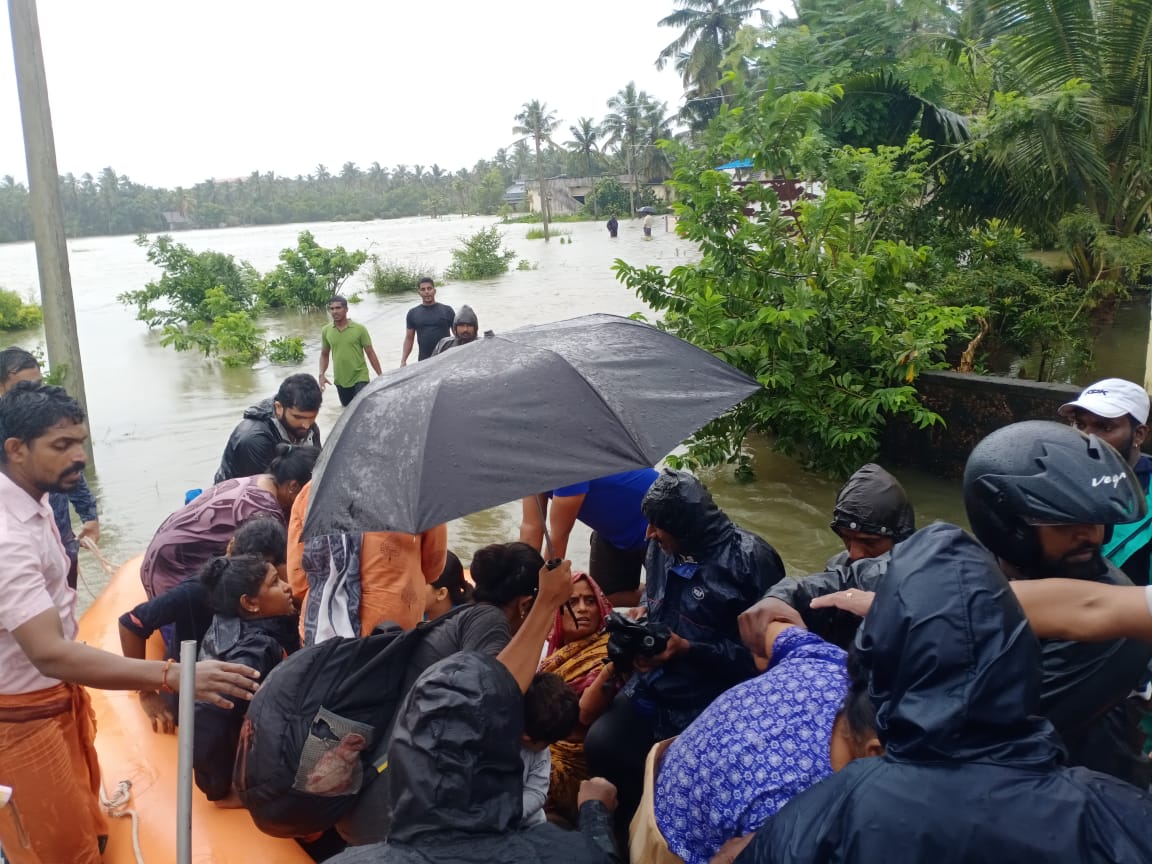 ಉಡುಪಿ : 873 ಮಂದಿಯನ್ನು ನೆರೆಯಿಂದ ರಕ್ಷಿಸಿದ ಅಗ್ನಿಶಾಮಕ ಸಿಬ್ಬಂದಿ
