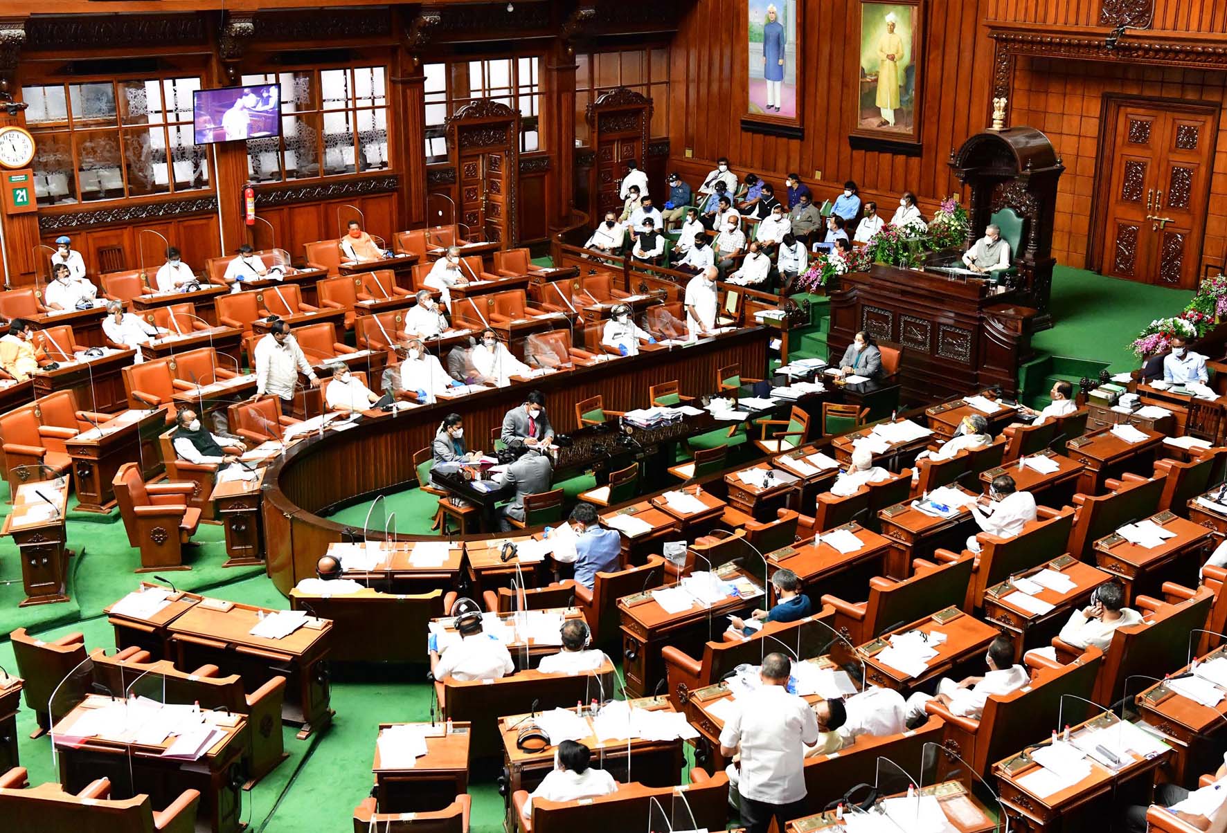 ಮನುಷ್ಯತ್ವವನ್ನೇ ಬೇರ್ಪಡಿಸುವ ಕ್ರೂರ ಕೊರೋನ ಬರದಂತೆ ಎಚ್ಚರ ವಹಿಸಿ