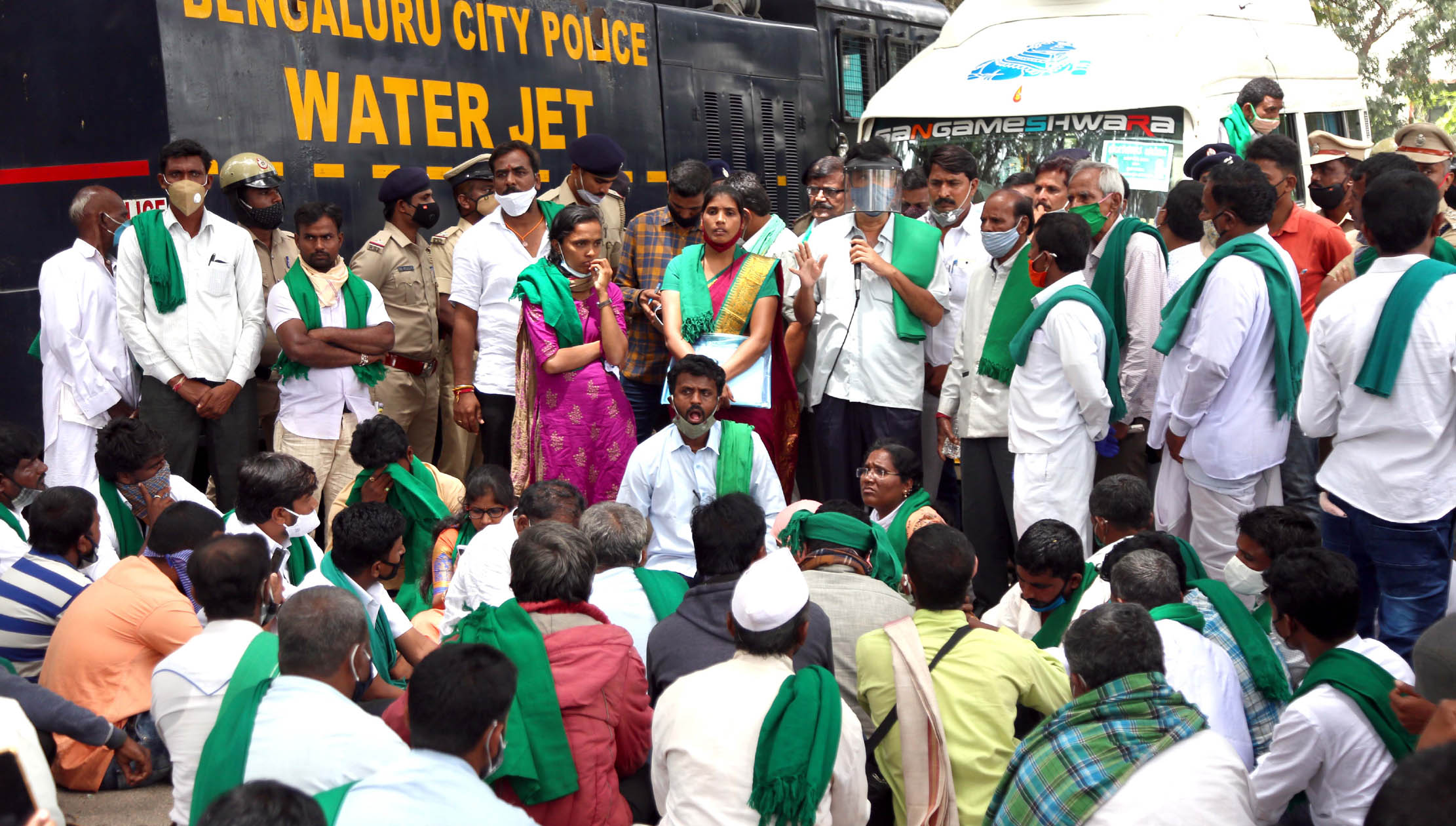 ಸುಗ್ರೀವಾಜ್ಞೆಗೆ ವಿರೋಧ: ಮುಂದುವರಿದ ರೈತ, ಕಾರ್ಮಿಕ, ದಲಿತ ಸಂಘಟನೆಗಳ ಅಹೋರಾತ್ರಿ ಧರಣಿ