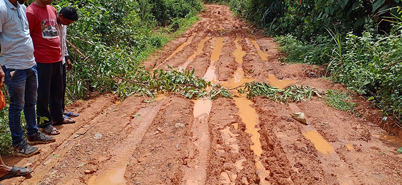 ಸಂಚಾರಕ್ಕೆ ಅಯೋಗ್ಯವಾದ ಸಜಿಪ ಮೂಡ ಕೋಮಾಲಿ ರಸ್ತೆ