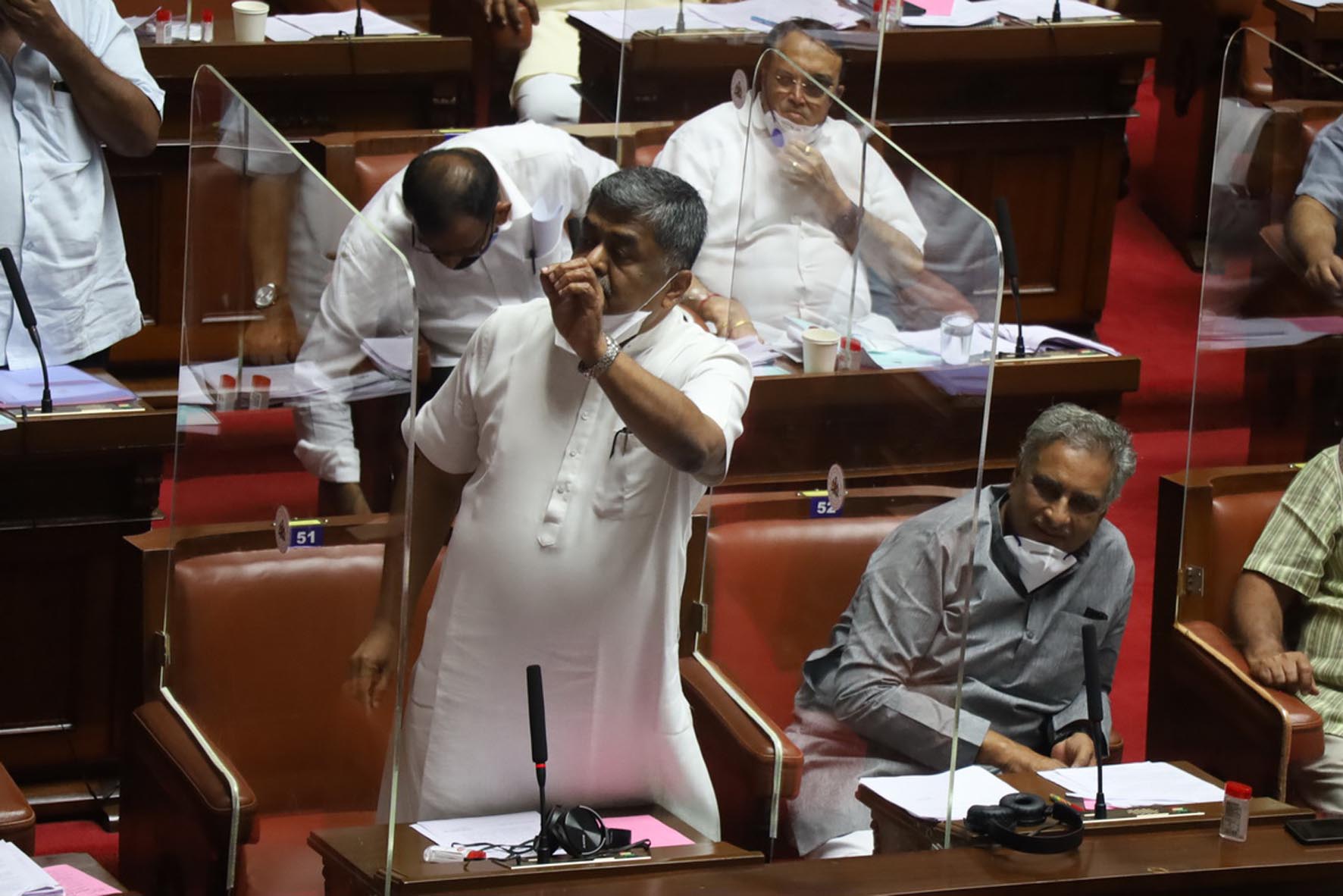 ರೇಸ್‍ಕೋರ್ಸ್ ಸ್ಥಳಾಂತರಕ್ಕೆ ವಿಪಕ್ಷಗಳ ಆಗ್ರಹ: ಆಡಳಿತ ಪಕ್ಷದ ಕೆಲ ಸದಸ್ಯರ ಬೆಂಬಲ