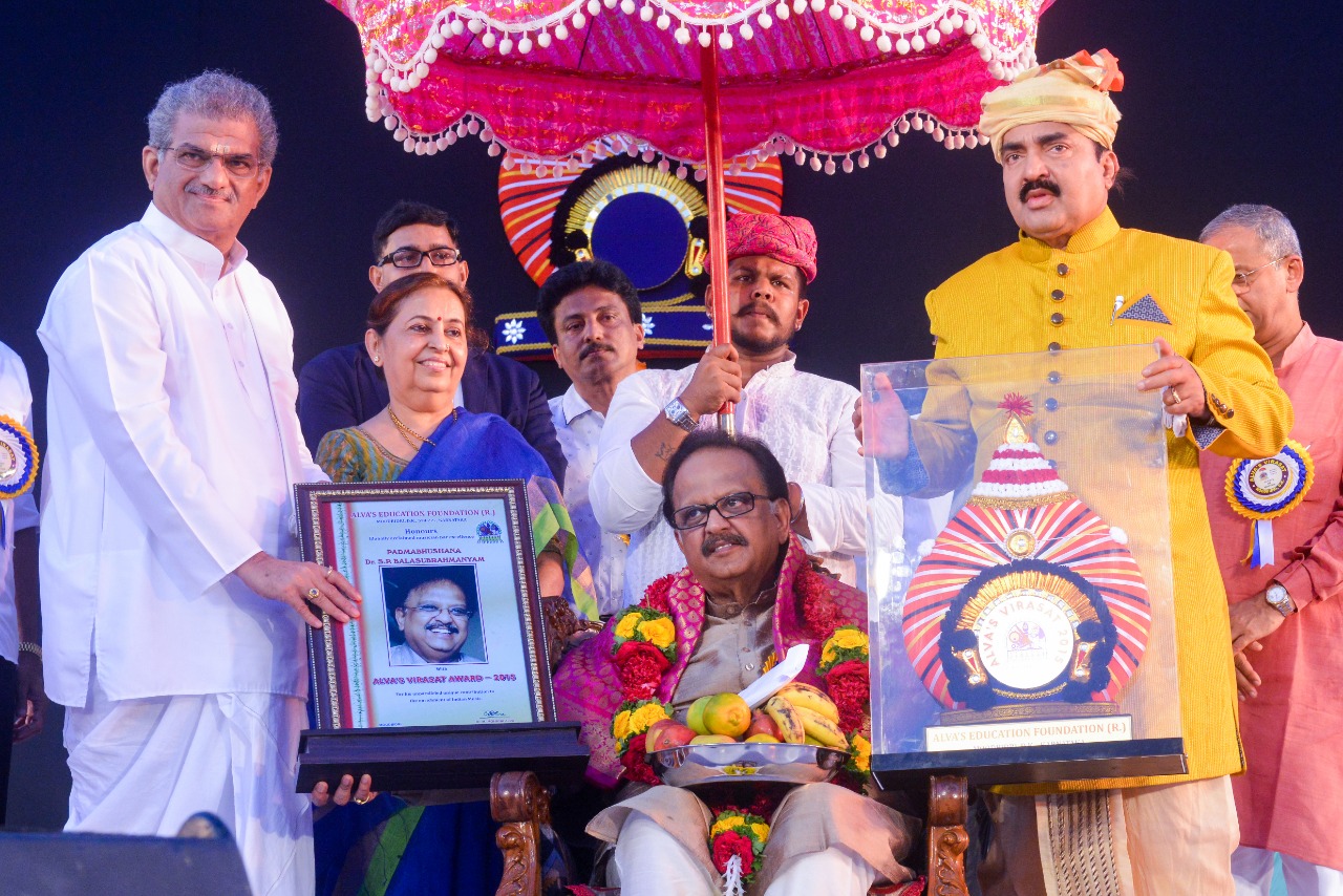 ಖ್ಯಾತ ಗಾಯಕ ಎಸ್‍ಪಿಬಿಗೆ ಆಳ್ವಾಸ್ ವಿರಾಸತ್ ಪ್ರಶಸ್ತಿಯೂ ಲಭಿಸಿತ್ತು