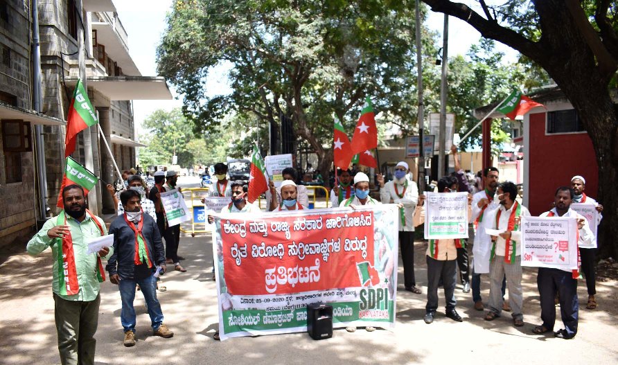 ಮಂಡ್ಯ: ಭೂ ಸುಧಾರಣಾ, ಎಪಿಎಂಸಿ ತಿದ್ದುಪಡಿ ಕಾಯ್ದೆ ವಿರೋಧಿಸಿ ಎಸ್‍ಡಿಪಿಐ ಪ್ರತಿಭಟನೆ