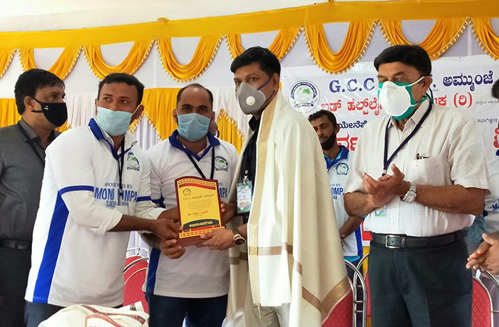 ಅಮ್ಮುಂಜೆ: ರಕ್ತದಾನ ಶಿಬಿರ ಹಾಗೂ ಕೊರೋನ ಯೋಧರಿಗೆ ಸನ್ಮಾನ ಕಾರ್ಯಕ್ರಮ