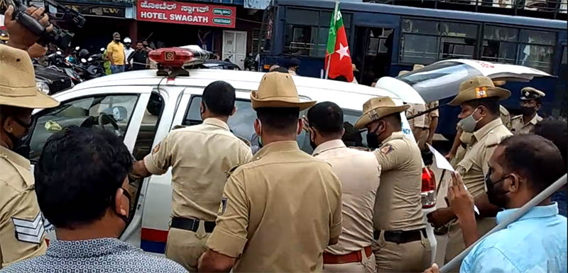 ಮಂಗಳೂರು : ಪ್ರತಿಭಟನೆ ನಡೆಸಿದ ಎಸ್‌ಡಿಪಿಐ ನಾಯಕರು ವಶಕ್ಕೆ