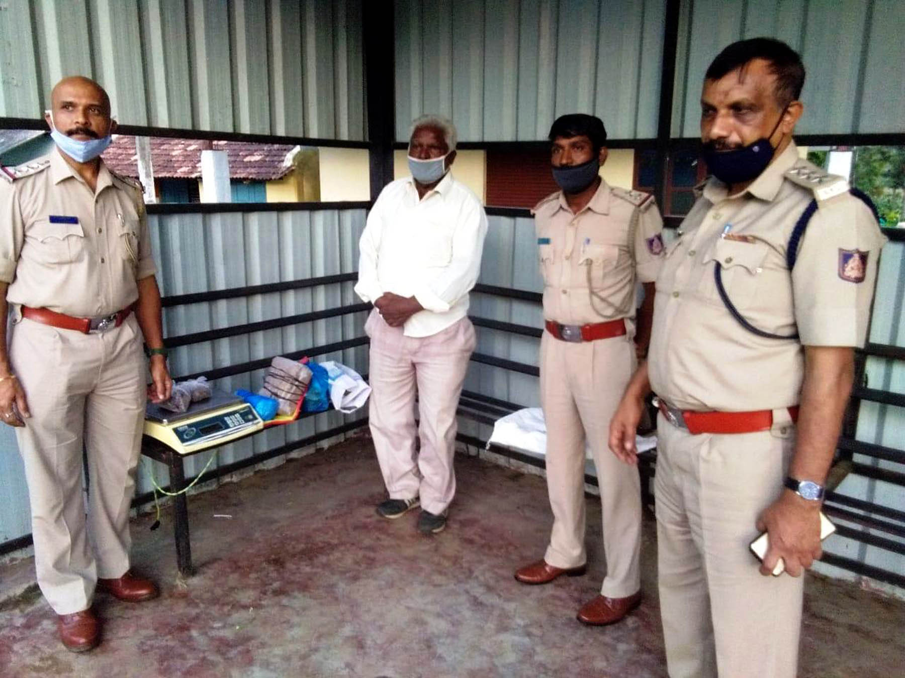 ಮಡಿಕೇರಿ: ಪ್ರತ್ಯೇಕ ಪ್ರಕರಣಗಳಲ್ಲಿ 8.40ಕೆ.ಜಿ ಗಾಂಜಾ ವಶ; ಇಬ್ಬರ ಬಂಧನ