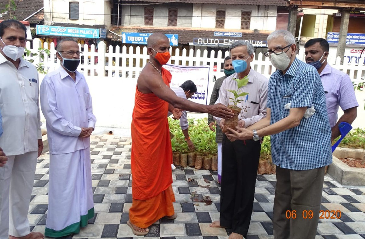 ಉಚಿತ ಬಿಲ್ವಪತ್ರೆ ಸಸಿ ವಿತರಣಾ ಕಾರ್ಯಕ್ರಮಕ್ಕೆ ಚಾಲನೆ