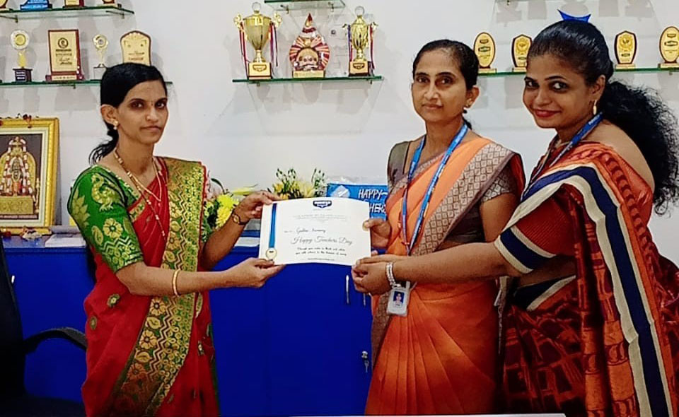 ಮನೆಗಳಿಂದಲೇ ಆನ್ ಲೈನ್‌ನಲ್ಲಿ ಗುರುವಂದನೆ ಸಲ್ಲಿಸಿದ ವಿದ್ಯಾರ್ಥಿಗಳು !