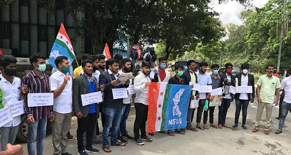 ಶಿವಮೊಗ್ಗ: ಕೇಂದ್ರ ಸರಕಾರದ ವಿರುದ್ಧ ಎನ್‌ಎಸ್‌ಯುಐ ಕಾರ್ಯಕರ್ತರಿಂದ ವಿಶಿಷ್ಟ ಪ್ರತಿಭಟನೆ