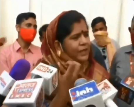 ನಾನು ಸಗಣಿಯಲ್ಲಿ ಜನಿಸಿದವಳು, ಕೊರೋನ ನನ್ನ ಹತ್ತಿರ ಸುಳಿಯುವುದಿಲ್ಲ ಎಂದ ಸಚಿವೆ!