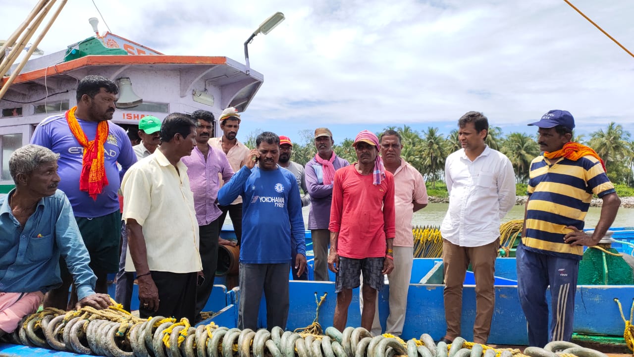 ಸಮುದ್ರ ಮಧ್ಯೆ 36 ಗಂಟೆ ಏಕಾಂಗಿಯಾದ ಮೀನುಗಾರ !