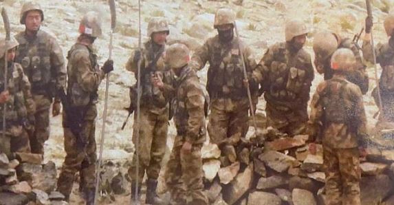 ಲಡಾಖ್: ಭರ್ಚಿ, ರೈಫಲ್ ಗಳನ್ನು ಹಿಡಿದು ನಿಂತಿರುವ ಚೀನಿ ಸೈನಿಕರ ಫೋಟೊ ವೈರಲ್