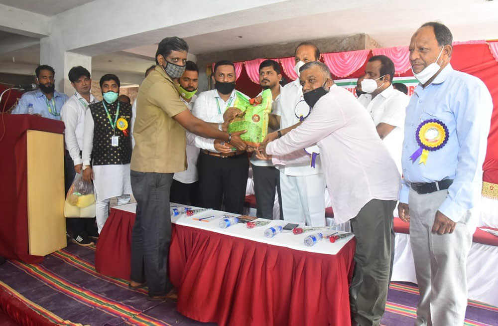 ಉದ್ಯಾವರ: ನೆರೆ ಸಂತ್ರಸ್ತರಿಗೆ ಪರಿಹಾರ ಕಿಟ್ ವಿತರಣೆ