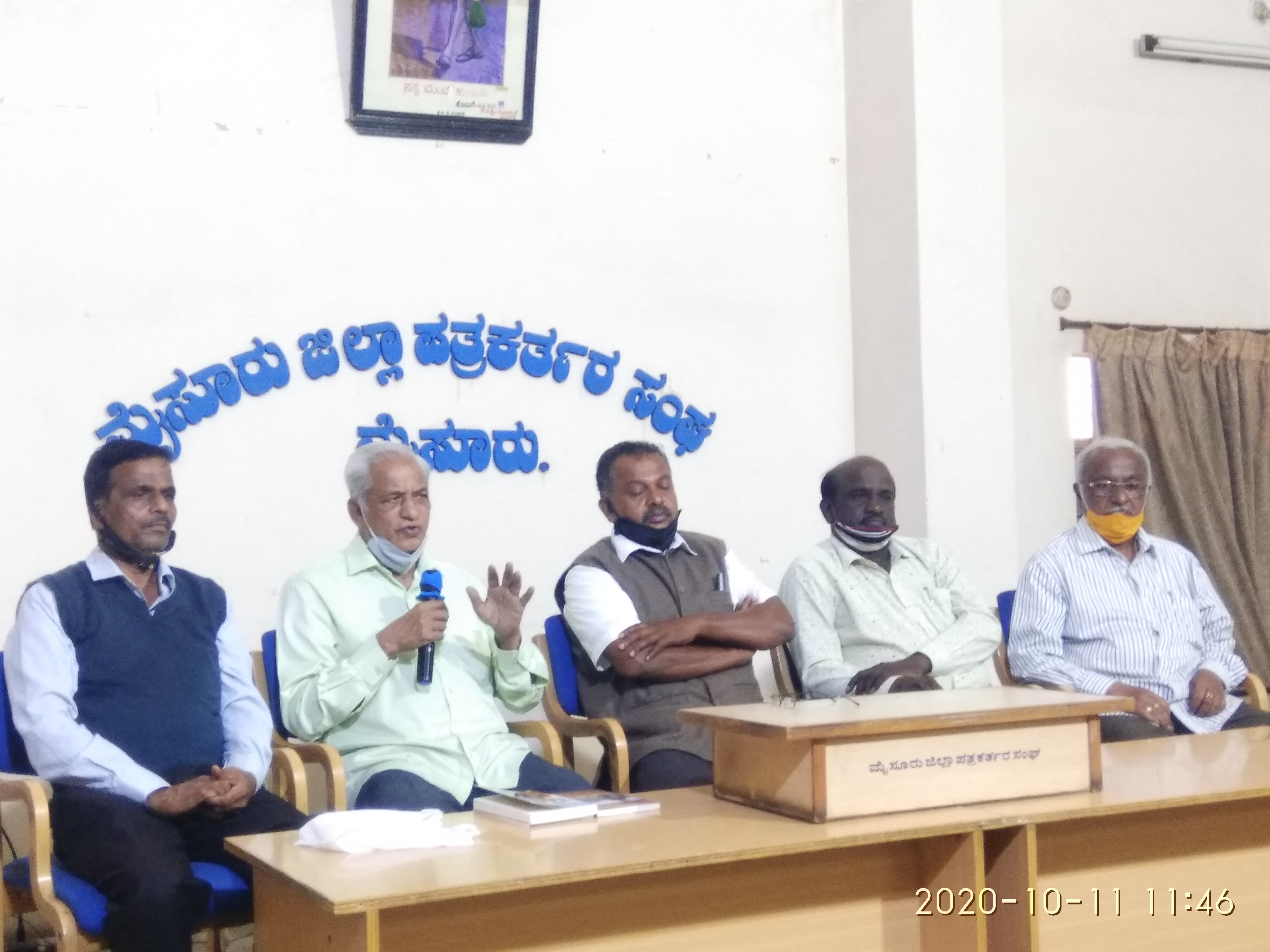 ಮಹಿಷ ದೊರೆಗೆ ಪುಷ್ಪಾರ್ಚನೆ ಮೂಲಕ ಮಹಿಷ ದಸರಾ ಆಚರಣೆ: ಮಾಜಿ ಮೇಯರ್ ಪುರುಷೋತ್ತಮ್