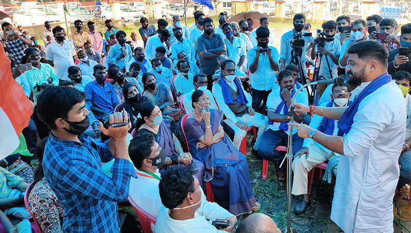 ಪುತ್ತೂರು : ಹತ್ರಸ್ ಘಟನೆ ಖಂಡಿಸಿ ಕಾಂಗ್ರೆಸ್ ಪ್ರತಿಭಟನೆ