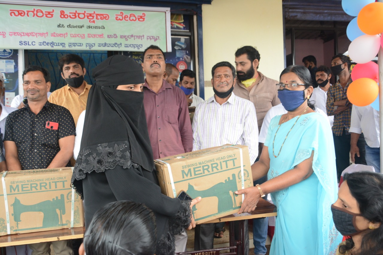 ನಾಗರಿಕ ಹಿತರಕ್ಷಣಾ ವೇದಿಕೆ ತಲಪಾಡಿಯಿಂದ ಹೊಲಿಗೆ ಯಂತ್ರ ವಿತರಣೆ