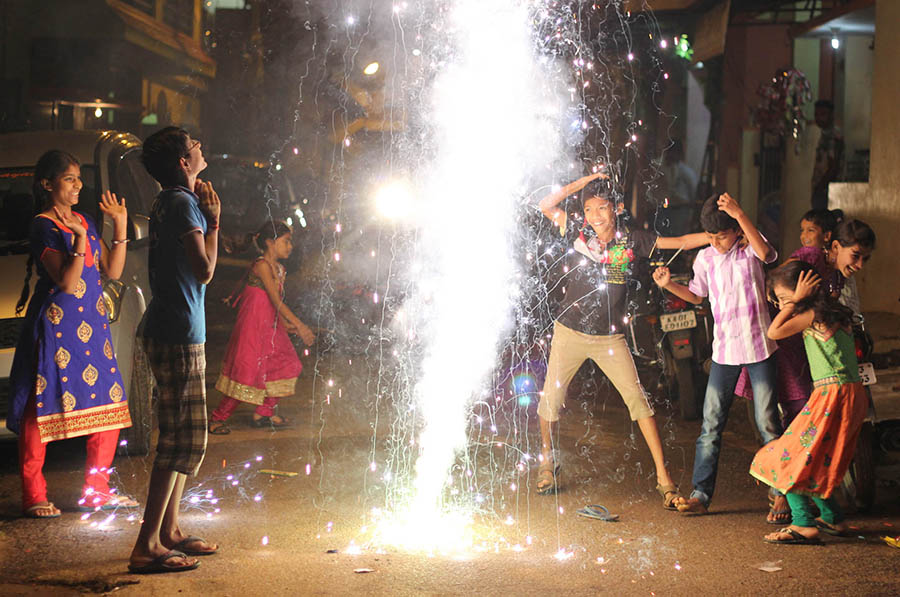 ದೀಪಾವಳಿಗೆ ಮಾರ್ಗಸೂಚಿ ಪ್ರಕಟಿಸಿದ ರಾಜ್ಯ ಸರಕಾರ