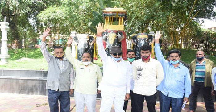 ಬಿಎಸ್‌ವೈಗೆ ನಗುವುದೇ ಗೊತ್ತಿಲ್ಲ, ವರ್ಷಕ್ಕೊಮ್ಮೆ ನಗುತ್ತಾರೆ: ವಾಟಾಳ್ ನಾಗರಾಜ್