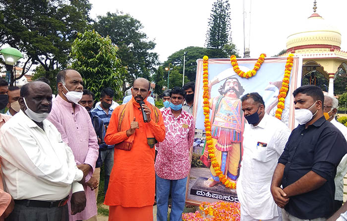 ಮೈಸೂರು: ಅನುಮತಿ ನಿರಾಕರಣೆ ನಡುವೆಯೂ ಮಹಿಷ ದಸರಾ ಆಚರಣೆ