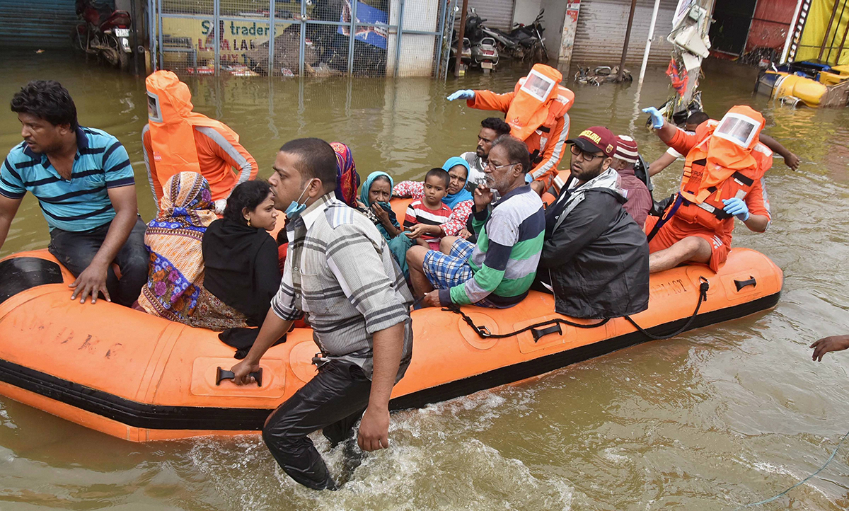 ಆಂಧ್ರಪ್ರದೇಶ, ತೆಲಂಗಾಣದಲ್ಲಿ ಭಾರೀ ಮಳೆ: 30 ಮಂದಿ ಸಾವು