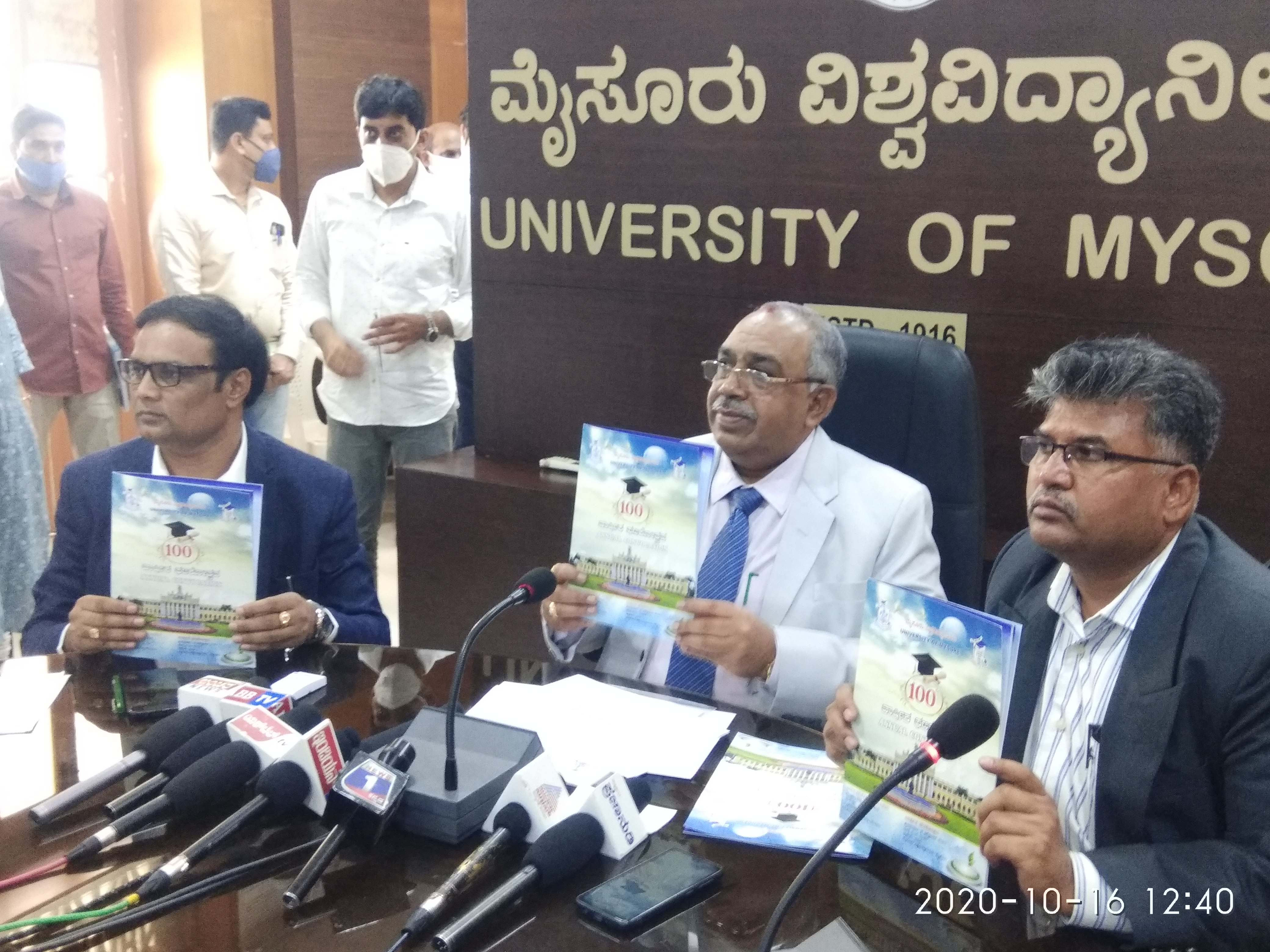 ಮೈಸೂರು ವಿವಿ 100ನೇ ಘಟಿಕೋತ್ಸವದಲ್ಲಿ ಇನ್ಫೋಸಿಸ್ ಮುಖ್ಯಸ್ಥೆ ಡಾ.ಸುಧಾಮೂರ್ತಿಗೆ ಗೌರವ ಡಾಕ್ಟರೇಟ್