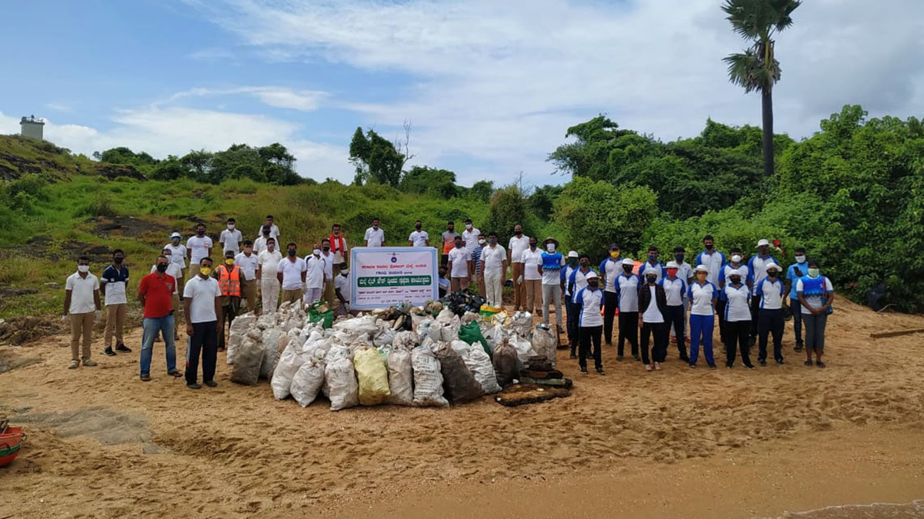 ಕರಾವಳಿ ಕಾವಲು ಪೊಲೀಸ್ ಪಡೆಯಿಂದ ಬೀಚ್ ಸ್ಚಚ್ಛತೆ