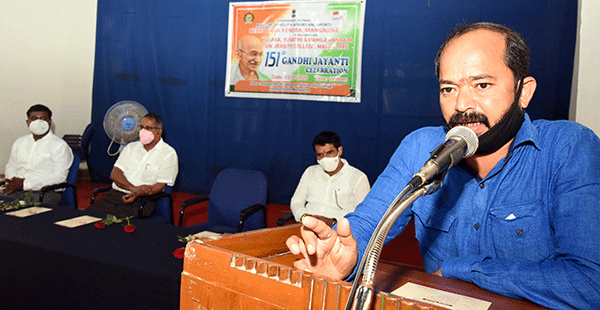 ಗಾಂಧಿ ಆಶಯದಂತೆ ಸ್ವಚ್ಛತೆಗೆ ಆದ್ಯತೆ ನೀಡೋಣ: ಮೇಯರ್ ದಿವಾಕರ ಪಾಂಡೇಶ್ವರ