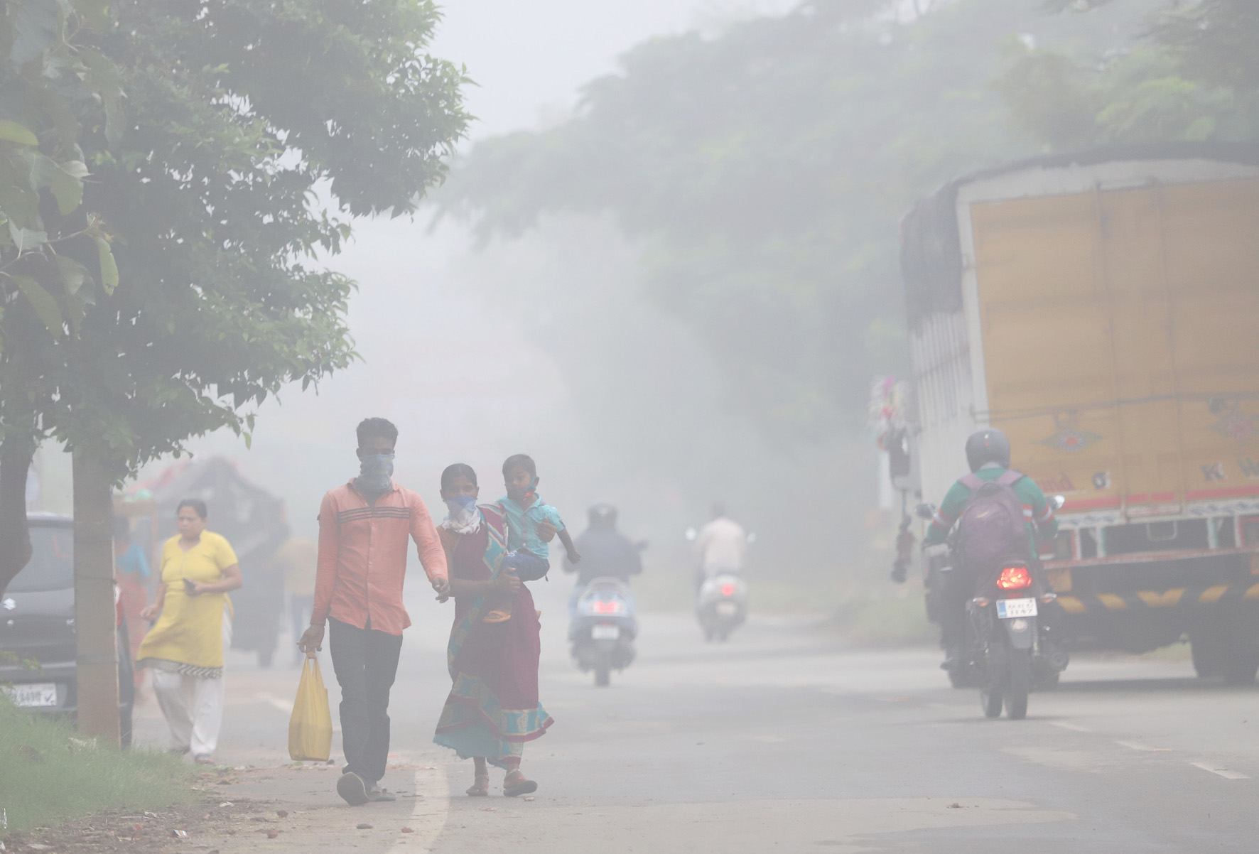 ರಾಜಧಾನಿಯಲ್ಲಿ ಮಂಜಿನ ವಾತಾವರಣ: ಇನ್ನೆರಡು ದಿನ ಭಾರೀ ಮಳೆಯ ಮುನ್ಸೂಚನೆ