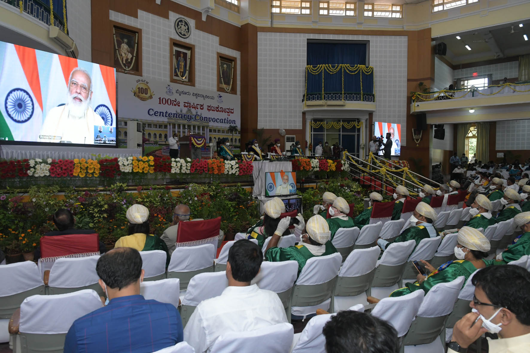 ಮೈಸೂರು ವಿವಿ 100ನೇ ಘಟಿಕೋತ್ಸವದಲ್ಲಿ ಪಿಎಚ್‍ಡಿ ಪಡೆದ ಅಣ್ಣ-ತಂಗಿ