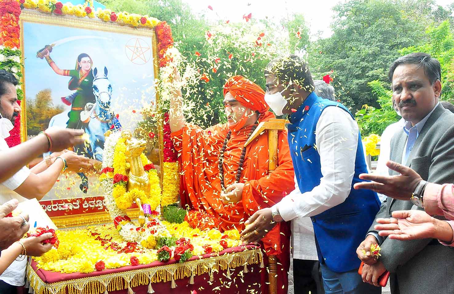ಕಿತ್ತೂರು ಉತ್ಸವಕ್ಕೆ ಚಾಲನೆ: ವೀರಜ್ಯೋತಿಗೆ ಅದ್ಧೂರಿ ಸ್ವಾಗತ