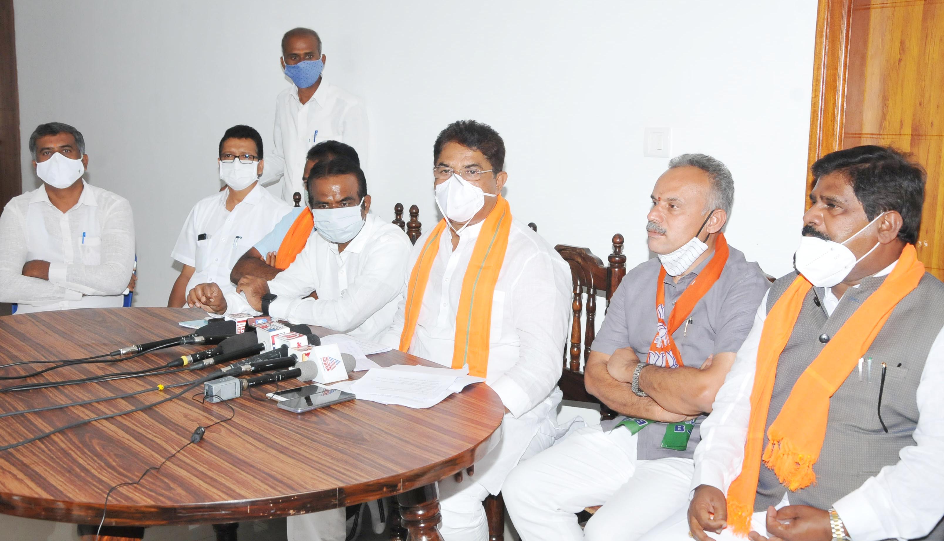 ಯುದ್ಧಕ್ಕೆ ಮುನ್ನವೇ ಕಾಂಗ್ರೆಸ್- ಜೆಡಿಎಸ್ ಶಸ್ತ್ರತ್ಯಾಗ: ಆರ್.ಅಶೋಕ್ ಲೇವಡಿ