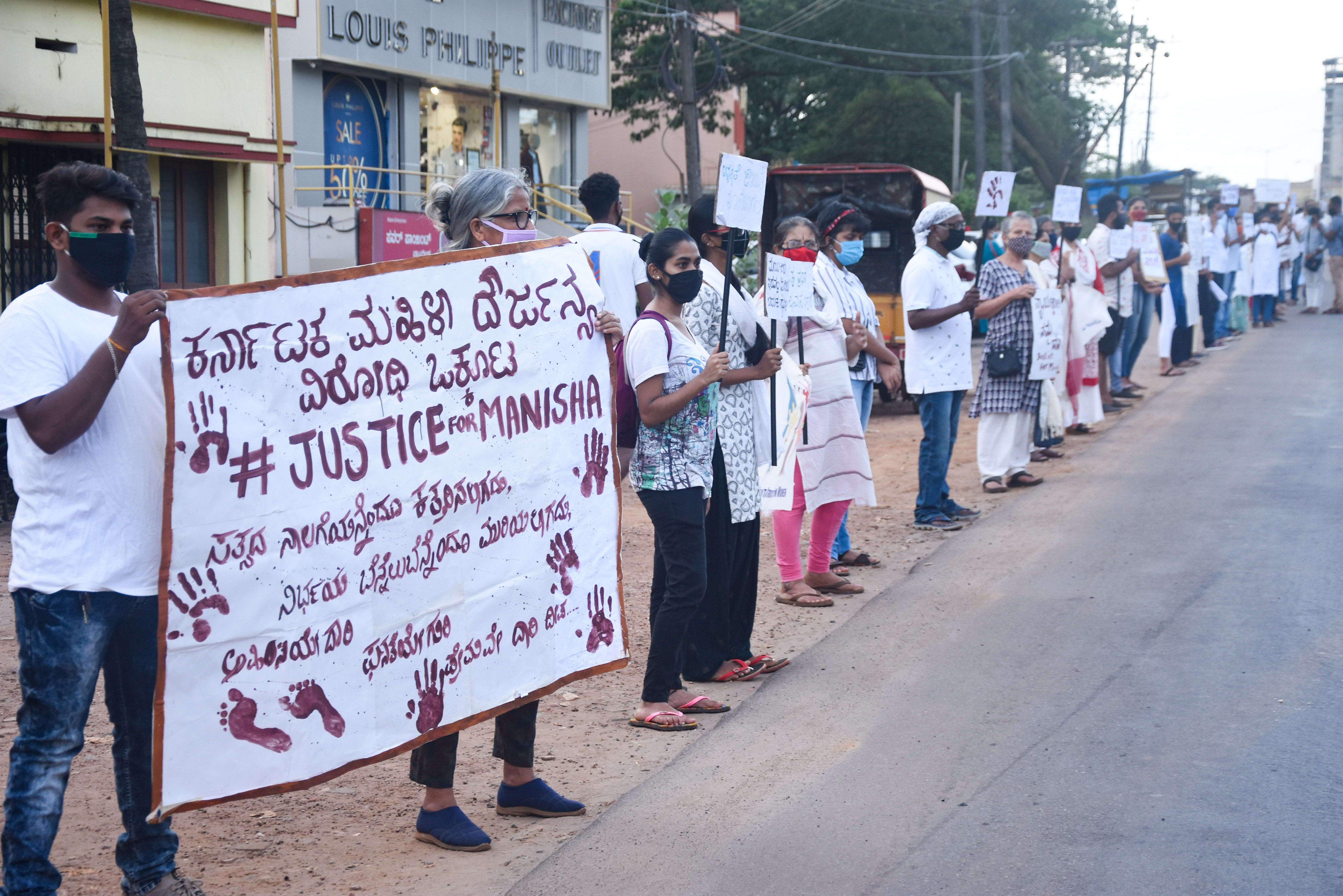 ಮಹಿಳಾ ದೌರ್ಜನ್ಯ ವಿರೋಧಿ ಒಕ್ಕೂಟದಿಂದ ಮೌನ ಪ್ರತಿಭಟನೆ