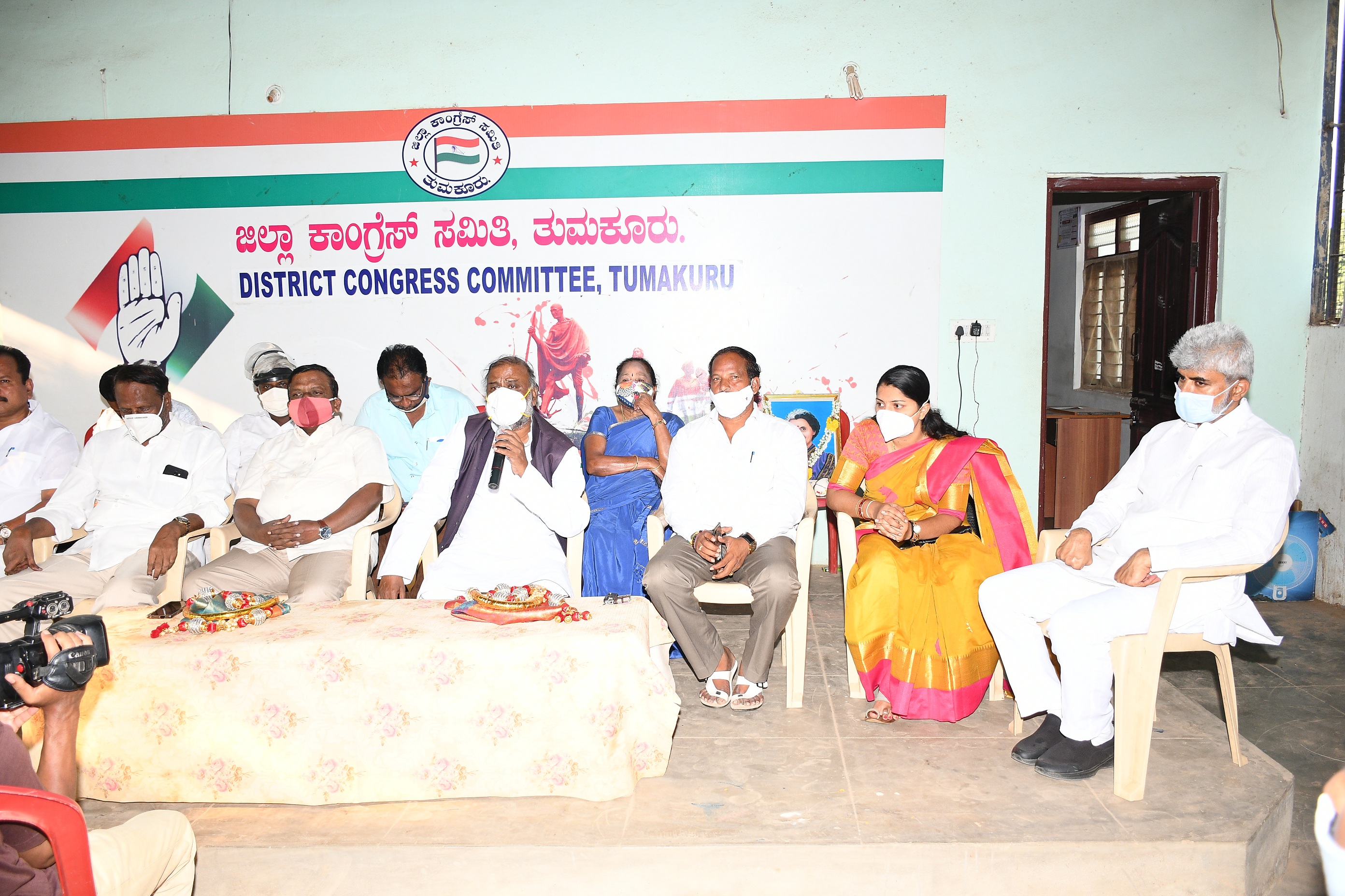 ಯುವಜನರು ಯಾವ ಭರವಸೆ ಇಟ್ಟುಕೊಂಡು ಬಿಜೆಪಿಗೆ ಮತ ನೀಡಬೇಕು?: ಡಾ.ಎಲ್.ಹನುಮಂತಯ್ಯ