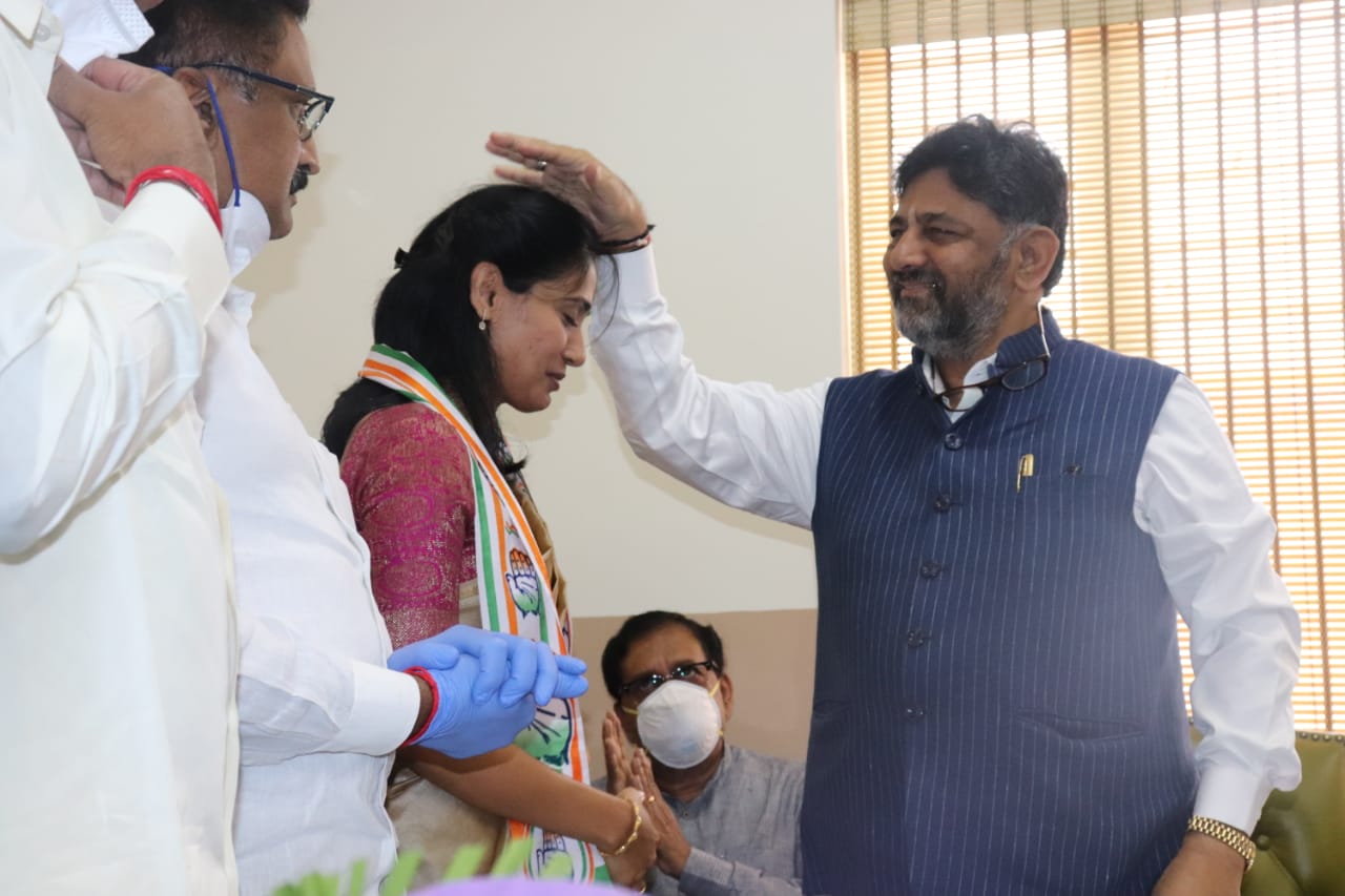 ಡಿ.ಕೆ.ರವಿ ಅವರ ಪತ್ನಿ ಕುಸುಮಾ ಕಾಂಗ್ರೆಸ್ ಸೇರ್ಪಡೆ