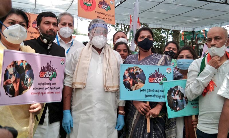 ಬೆಂಗಳೂರು: ಹತ್ರಸ್‍ನಲ್ಲಿ ದಲಿತ ಯುವತಿಯ ಅತ್ಯಾಚಾರ, ಕೊಲೆ ಖಂಡಿಸಿ ಕಾಂಗ್ರೆಸ್ ಪ್ರತಿಭಟನೆ