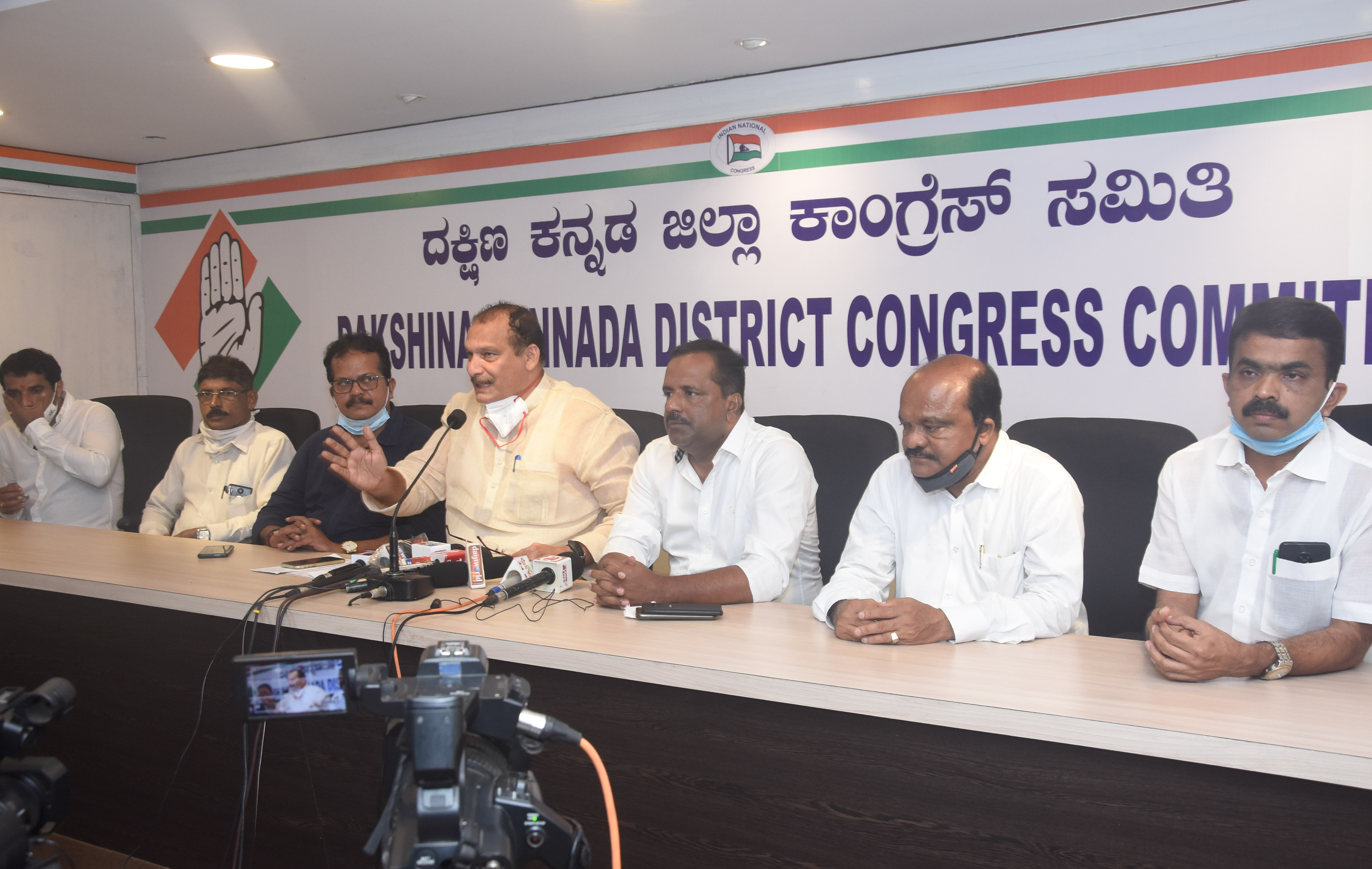 ಡಿಕೆಶಿಯ ಮಾನಸಿಕ ಸ್ಥೈರ್ಯ ಕುಗ್ಗಿಸುವ ತಂತ್ರ : ಐವನ್ ಡಿಸೋಜ, ಯು.ಟಿ.ಖಾದರ್ ಆರೋಪ