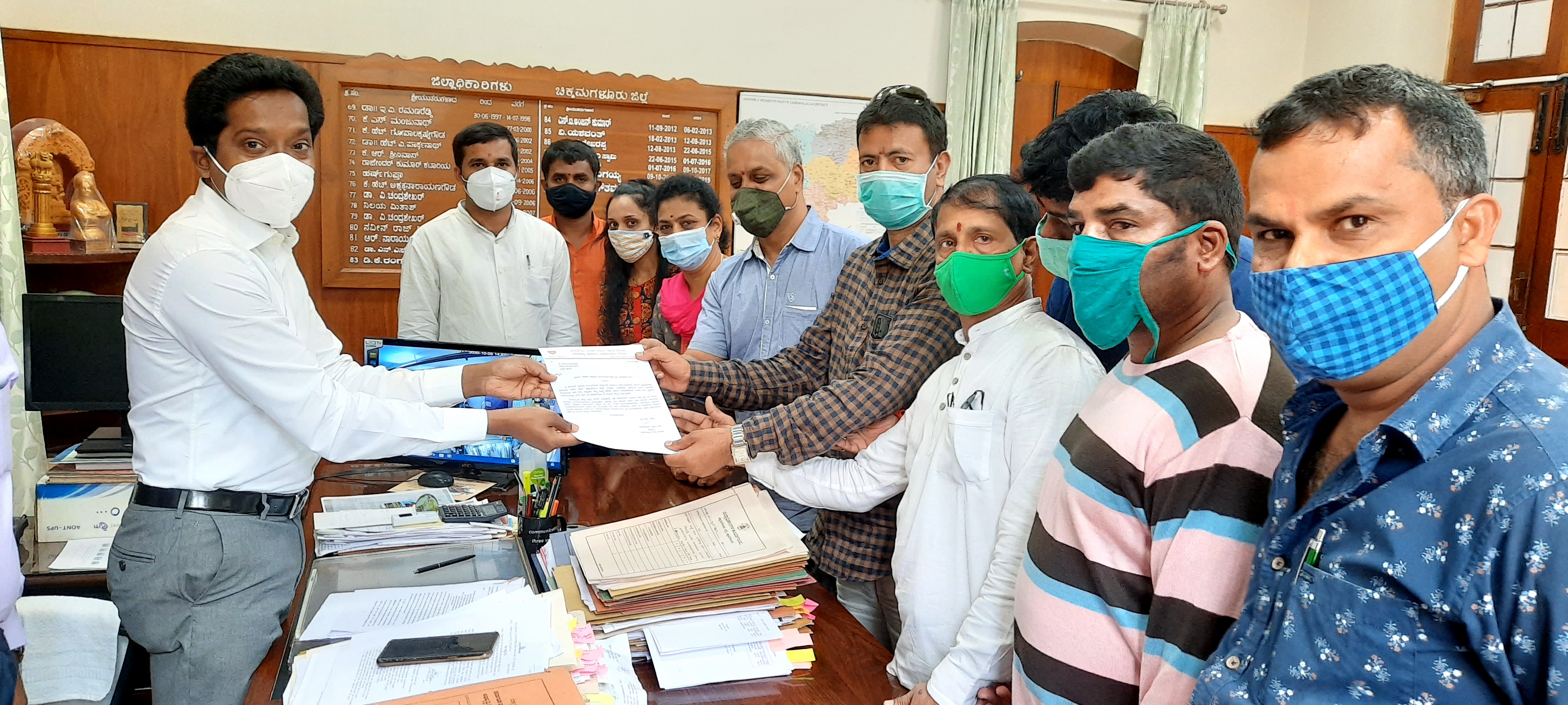 ಚಿಕ್ಕಮಗಳೂರು: ಹತ್ರಸ್ ಅತ್ಯಾಚಾರ ಆರೋಪಿಗಳಿಗೆ ಕಠಿಣ ಶಿಕ್ಷೆಗೆ ಆಗ್ರಹಿಸಿ ಬಿಜೆಪಿ ಮನವಿ