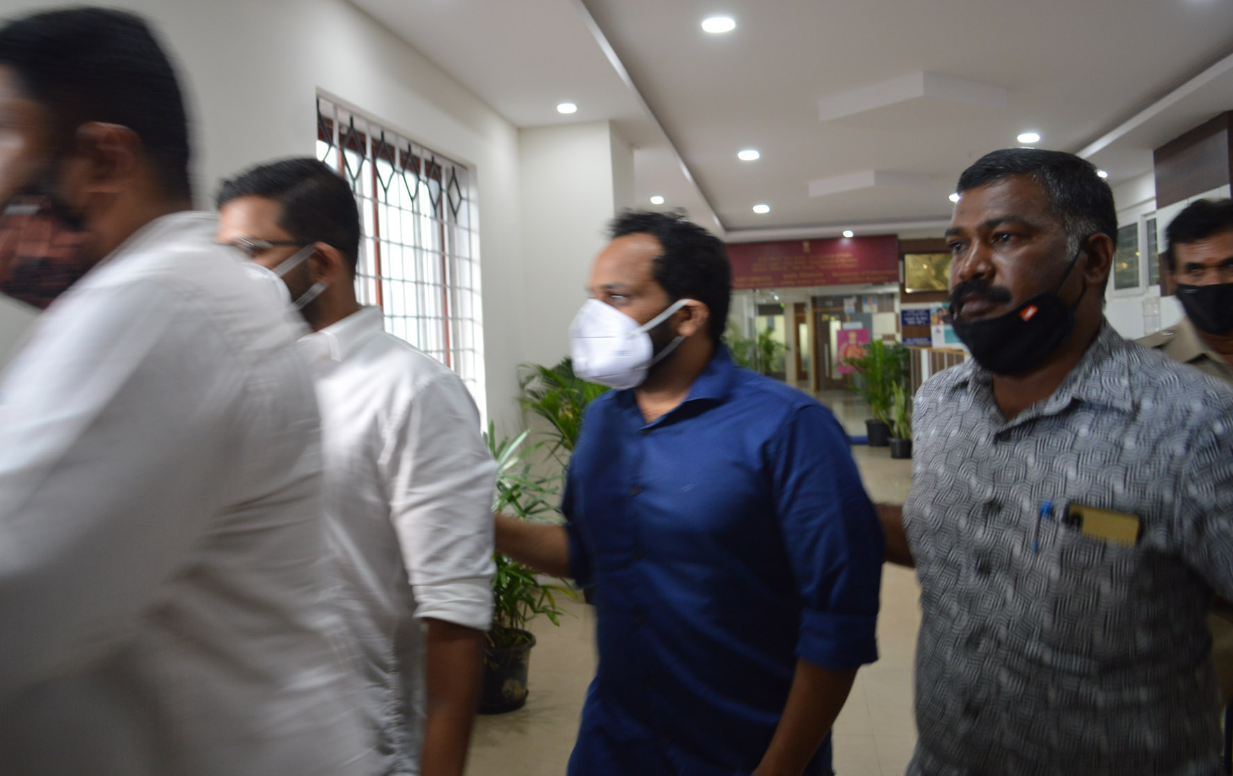 ಸ್ಯಾಂಡಲ್‍ವುಡ್‍ ಡ್ರಗ್ಸ್ ನಂಟು ಆರೋಪ: ವಿಚಾರಣೆಗೆ ಹಾಜರಾದ ಕೇರಳ ಸಿಪಿಎಂ ನಾಯಕನ ಪುತ್ರ