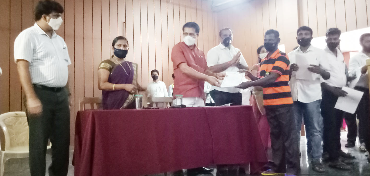 ಪುತ್ತೂರು: ಶಾಸಕರಿಂದ ಹಕ್ಕು ಪತ್ರ ವಿತರಣೆ