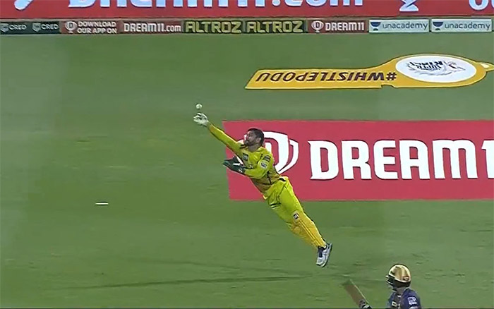 ಆಕರ್ಷಕ ಕ್ಯಾಚ್ ಪಡೆದು ಐಪಿಎಲ್ ದಾಖಲೆ ಮುರಿದ ಧೋನಿ