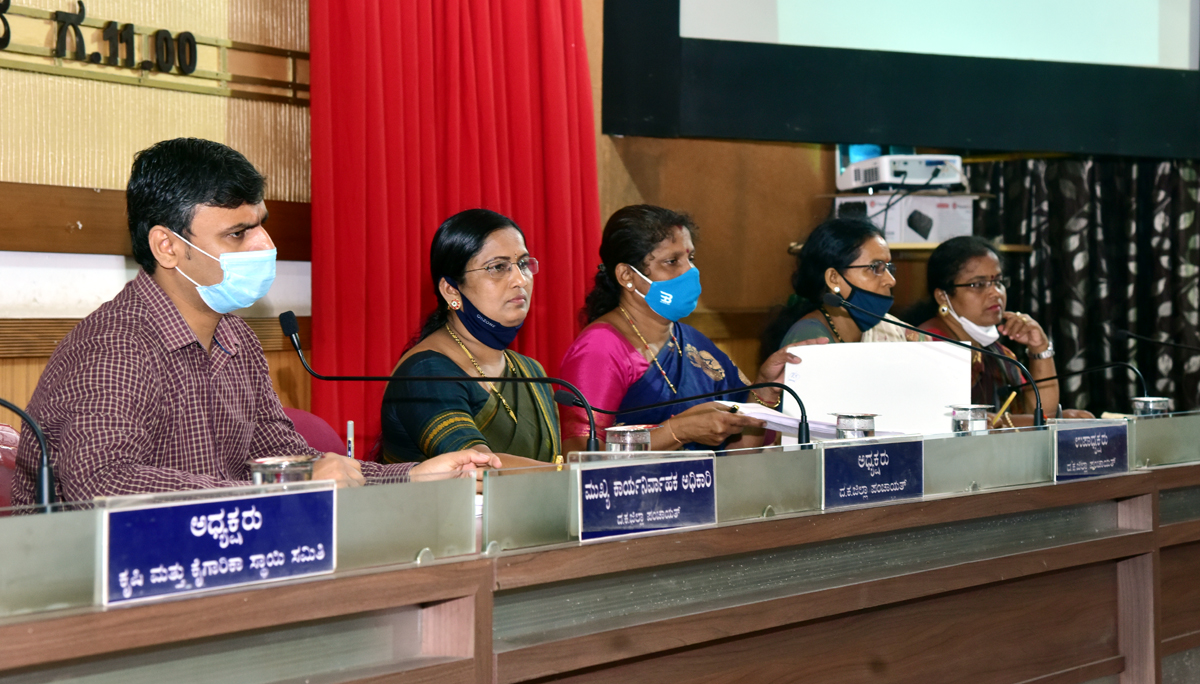 ಖಾಸಗಿ ಆಸ್ಪತ್ರೆಯಲ್ಲಿ ಹಣ ಕಟ್ಟದೆ ಚಿಕಿತ್ಸೆ ನೀಡುವುದಿಲ್ಲ! : ದ.ಕ. ಜಿ.ಪಂ. ಸಾಮಾನ್ಯ ಸಭೆಯಲ್ಲಿ ಸದಸ್ಯರ ಆಕ್ಷೇಪ