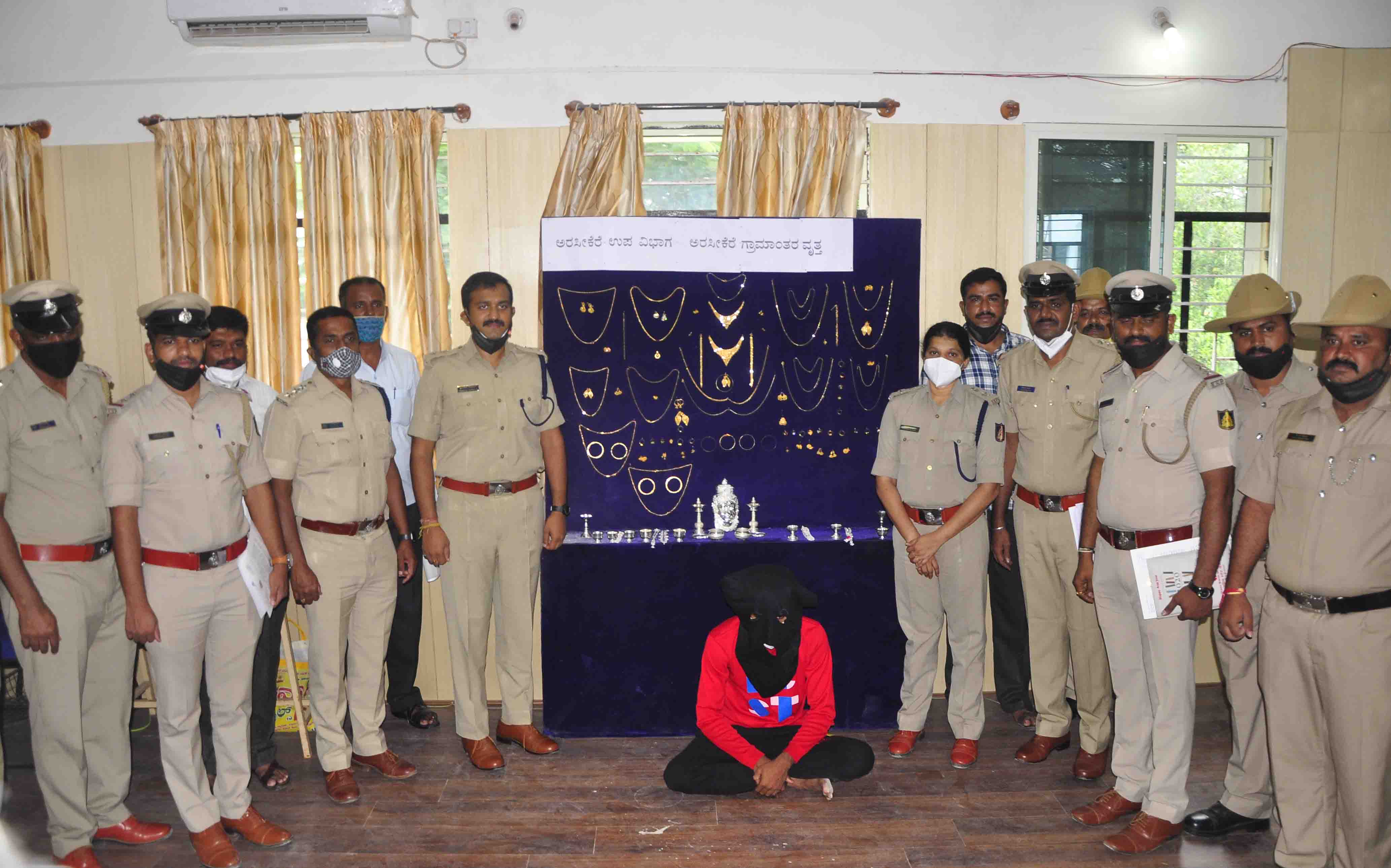 ಅಂತರ್‌ಜಿಲ್ಲಾ ಕಳವು ಆರೋಪಿಯ ಬಂಧನ: 40 ಲಕ್ಷ ರೂ. ಮೌಲ್ಯದ ಚಿನ್ನಾಭರಣ ವಶ