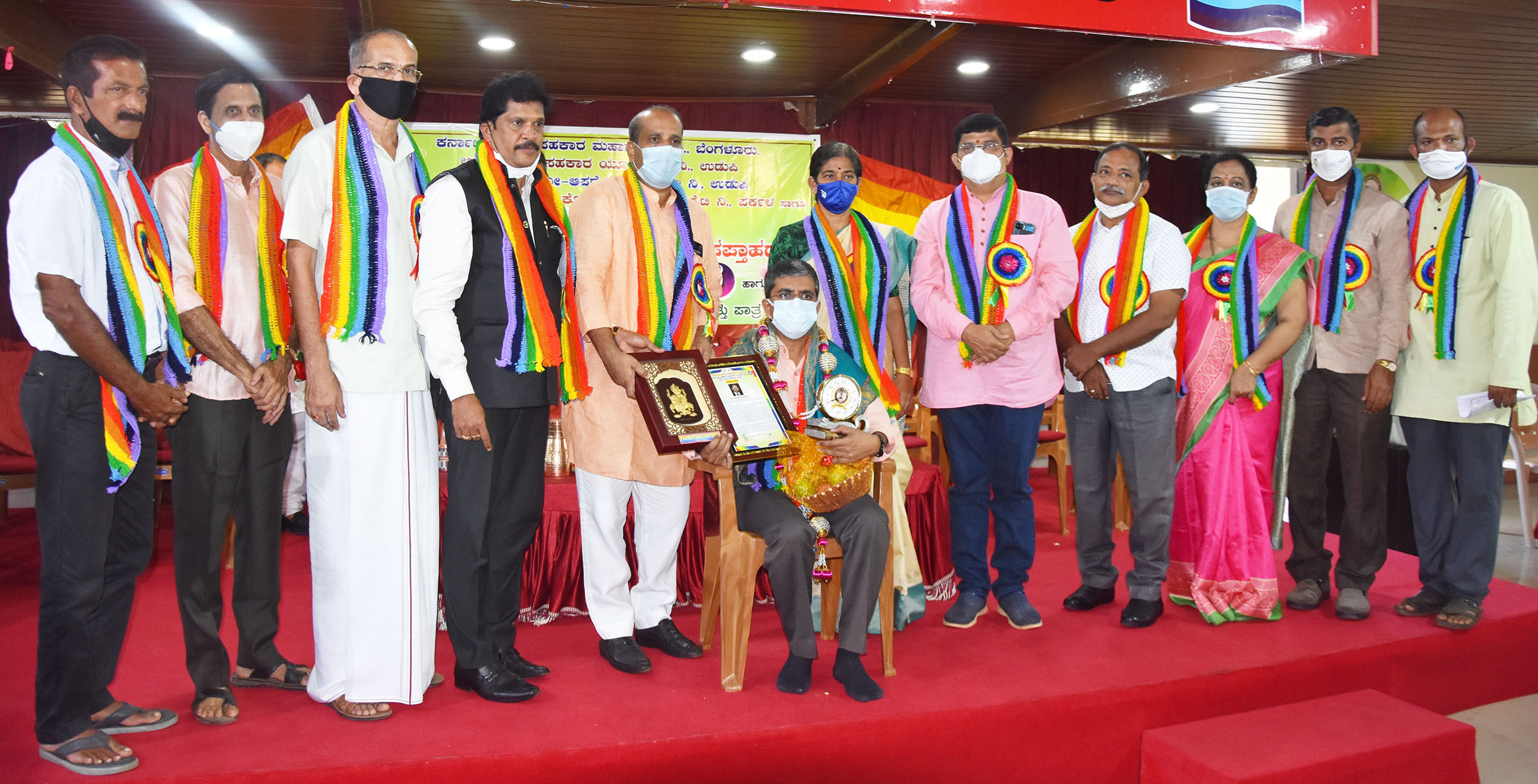 ‘ಸಹಕಾರಿಗಳು ಜೊತೆಯಾಗಿ ಆರ್ಥಿಕ ಸಂಕಷ್ಟ ಎದುರಿಸಬೇಕಾಗಿದೆ’