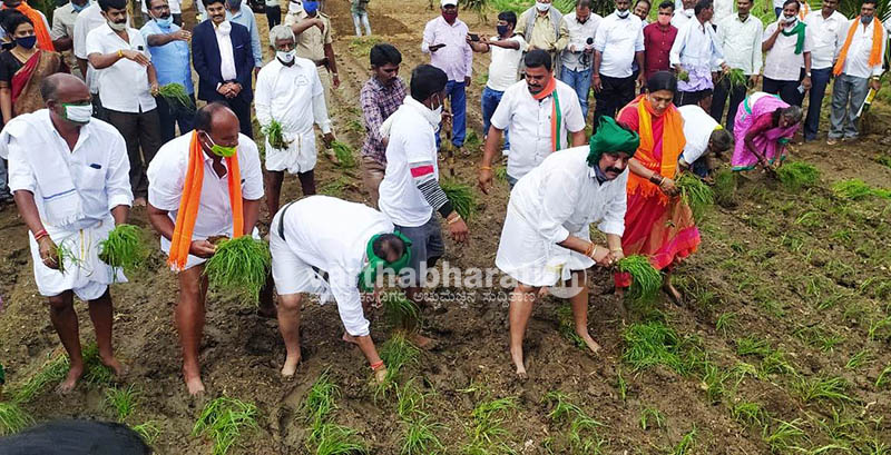 ‘ರೈತರೊಂದಿಗೊಂದು ದಿನ’ ಕಾರ್ಯಕ್ರಮಕ್ಕೆ ಸಚಿವ ಬಿ.ಸಿ.ಪಾಟೀಲ್ ಚಾಲನೆ