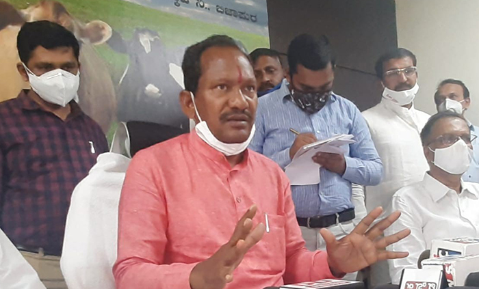 ಮುಂದಿನ ಅಧಿವೇಶನದಲ್ಲಿ ಗೋಹತ್ಯೆ ನಿಷೇಧ ಕಾಯ್ದೆ ಜಾರಿ: ಸಚಿವ ಪ್ರಭು ಚೌಹಾಣ್