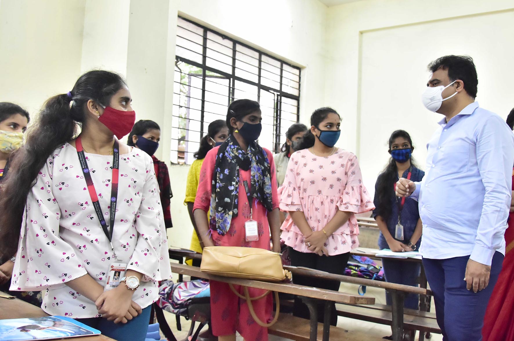 ಕೊರೋನ ನಡುವೆ ಕಾಲೇಜು ಆರಂಭ: ವಿದ್ಯಾರ್ಥಿಗಳಿಂದ ನೀರಸ ಪ್ರತಿಕ್ರಿಯೆ, ಜಾಗೃತಿಗೆ ನಿರ್ಧಾರ