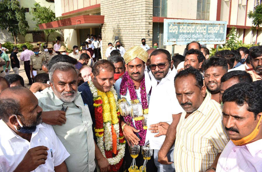 ನಾಮನಿರ್ದೇಶಿತ ಉಮೇಶ್ ಮಂಡ್ಯ ಡಿಸಿಸಿ ಬ್ಯಾಂಕ್ ಅಧ್ಯಕ್ಷರಾಗಿ ಆಯ್ಕೆ