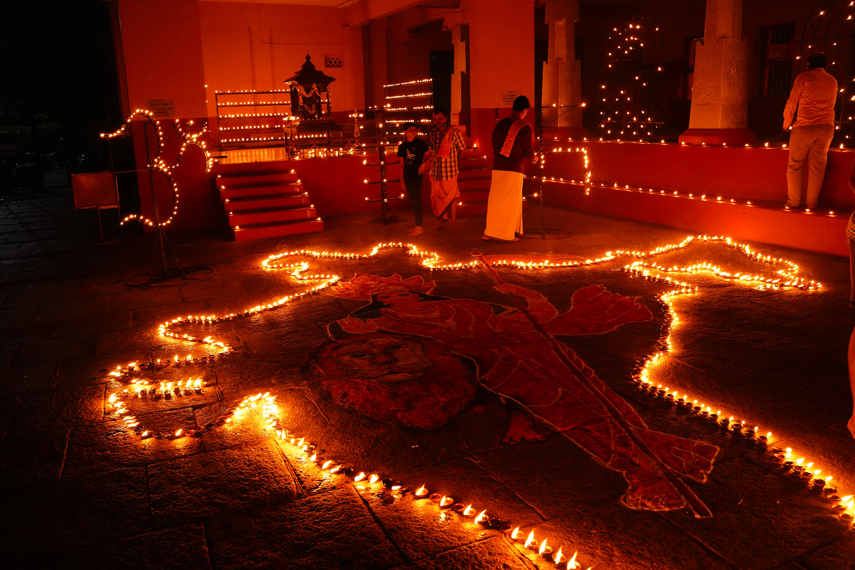 ಉಡುಪಿ ಶ್ರೀಲಕ್ಷ್ಮೀವೆಂಕಟೇಶ ದೇವಸ್ಥಾನದಲ್ಲಿ ವಿಶ್ವರೂಪ ದರ್ಶನ