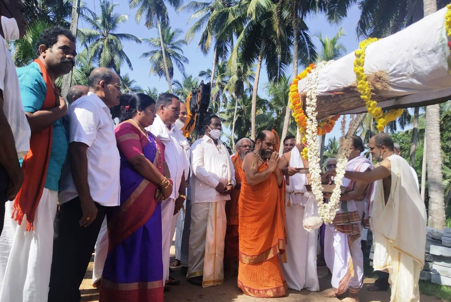 ಹೆಜಮಾಡಿ ದೇವಳಕ್ಕೆ ಧ್ವಜಸ್ಥಂಭ ಸಮರ್ಪಣೆ